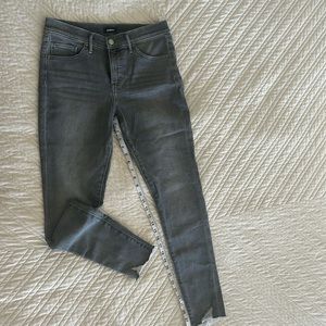 Distressed ankle Express jeans 8L